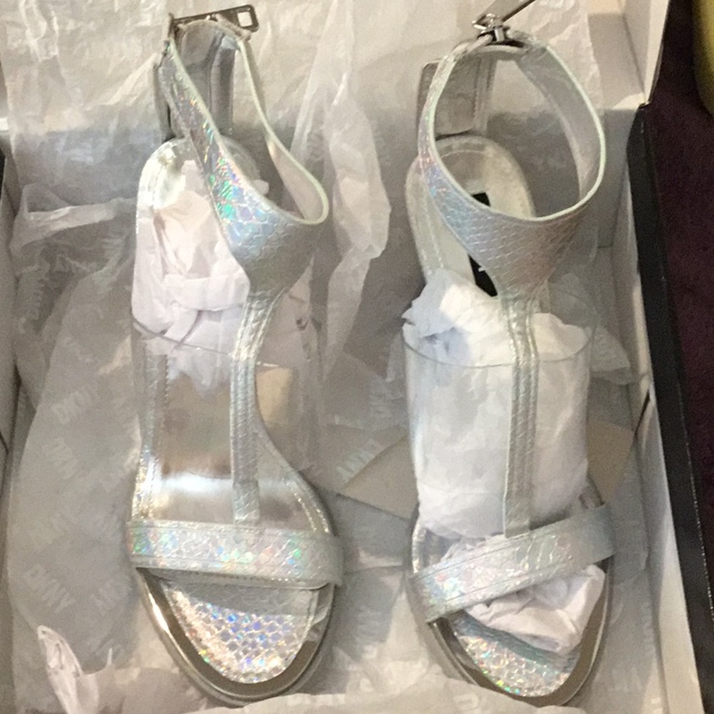 NWT DKNY BRAYDI - High Sandal , Size 10m